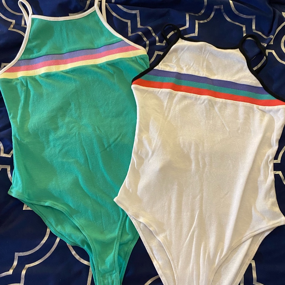 2 bodysuit good condition